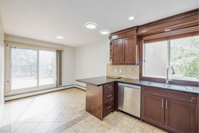 7 - 304 Village Mews Sw, Condo with 2 bedrooms, 2 bathrooms and 1 parking in Calgary AB | Image 11