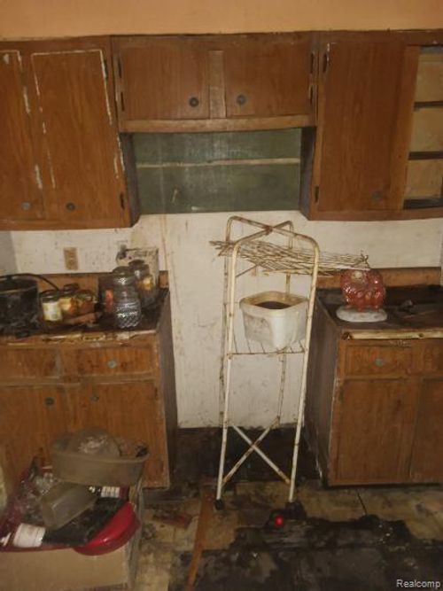 224 Tennyson St, Highland Park, MI, 48203-3572 | Card Image