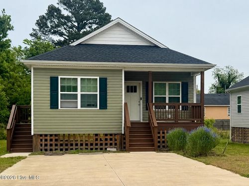 704 Harney St, Elizabeth City, NC, 27909-3828 | Card Image