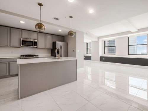 2701-50 W Broad St, Columbus, OH, 43215-3301 | Card Image