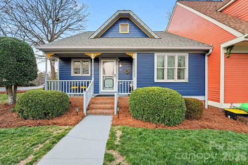 421 Windsor Ln, Statesville, NC, 28677-3381 | Card Image