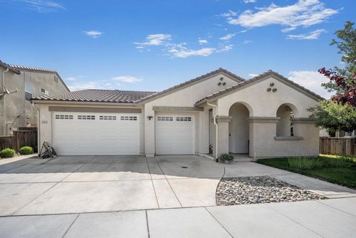1009 Robert Dr, Hollister, CA, 95023-2447 | Card Image