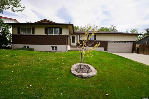 1047 Durango Dr, Douglas, WY, 82633-3005 | Card Image