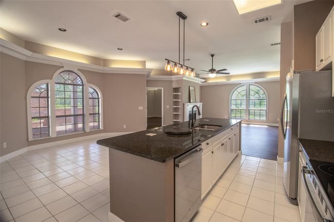 Kitchen | Image 8