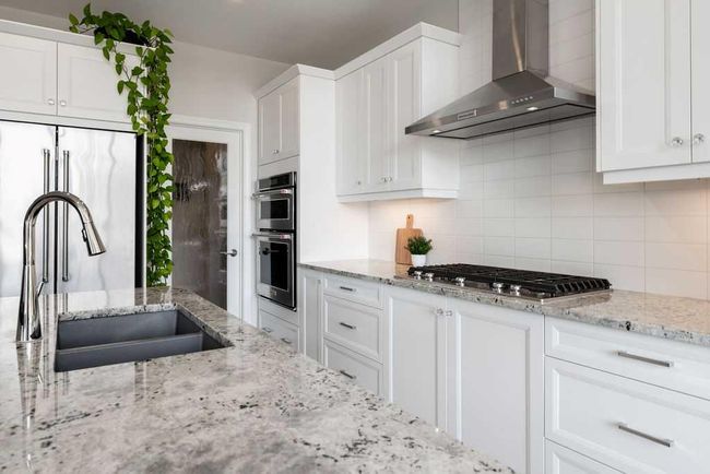 7 Sundown Cres, House other with 4 bedrooms, 4 bathrooms and 4 parking in Cochrane AB | Image 10