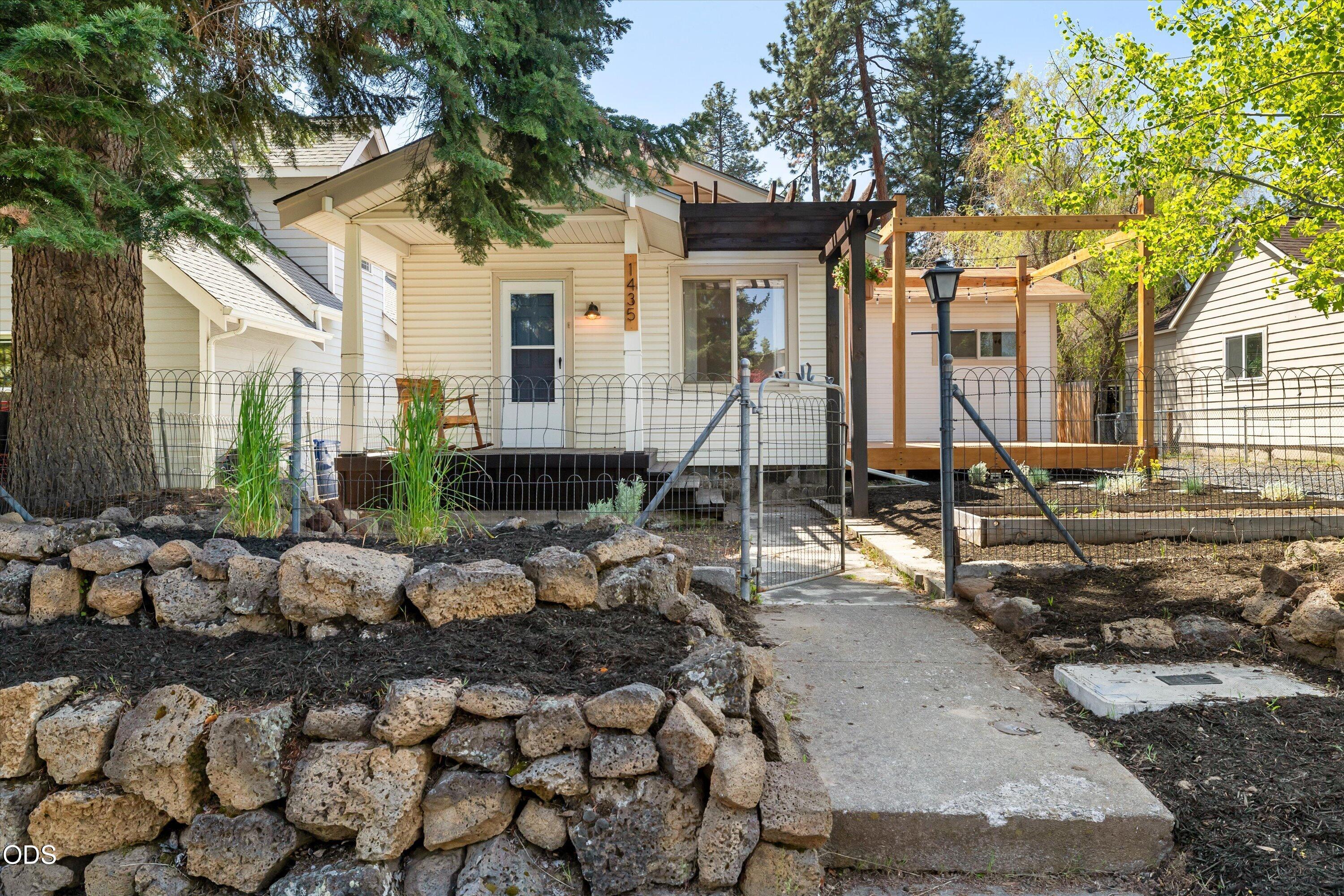 1435 Nw Baltimore Ave, For Sale in Bend - eXp Realty