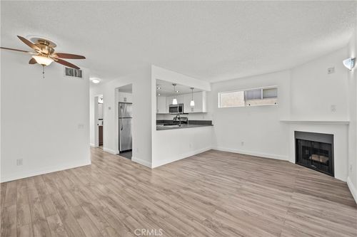 unit-78-18209 Sierra Hwy, Canyon Country, CA, 91351-5400 | Card Image