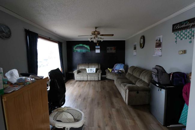 119 8 Avenue W, Home with 3 bedrooms, 2 bathrooms and 3 parking in Bow Island AB | Image 6