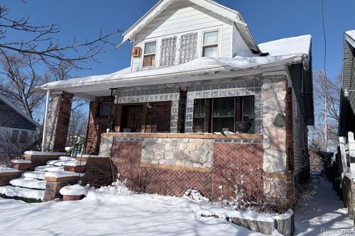 8693 Woodlawn St, Detroit, MI, 48213-1132 | Card Image