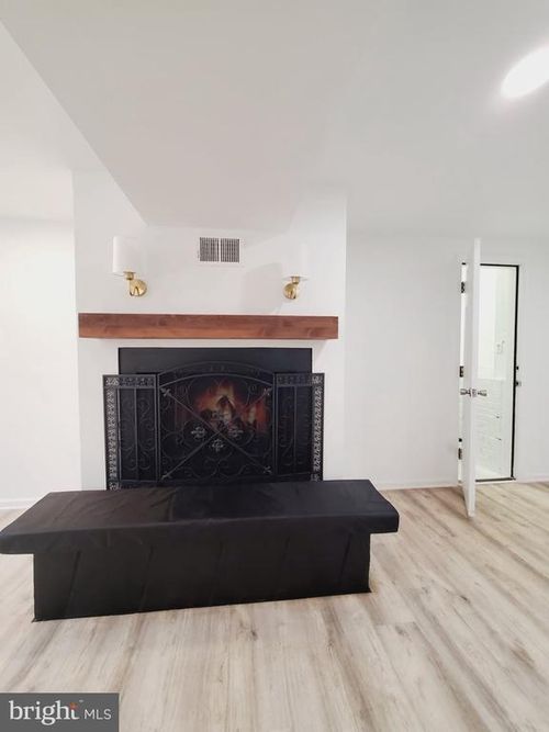 908 N York Rd, STERLING, VA, 20164-3715 | Card Image