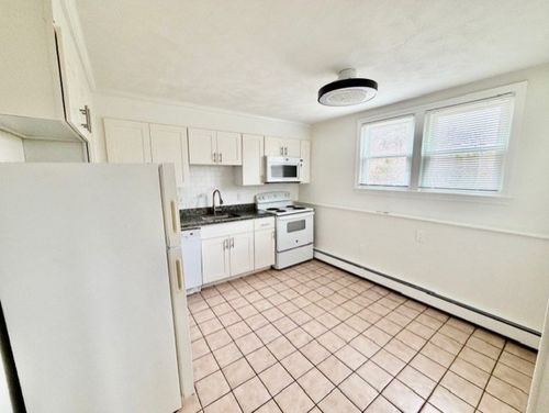 b2-900 Lexington St, Waltham, MA, 02452-4852 | Card Image
