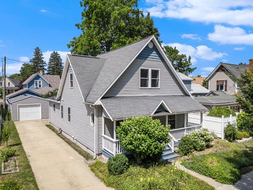 325 Superior St, South Haven, MI, 49090-1344 | Card Image