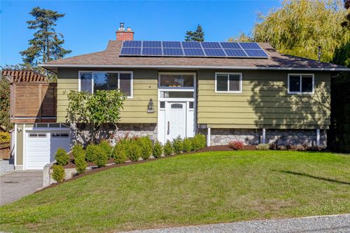 756 Snowdrop Ave, Victoria, BC, V8Z2N2 | Card Image