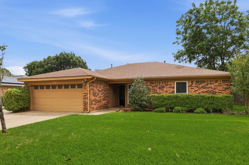 1104 Monterrey St, Bedford, TX, 76022-7531 | Card Image