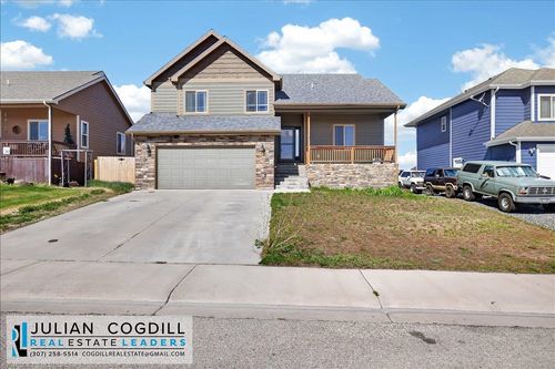 894 S 4th Ave, Mills, WY, 82604 | Card Image