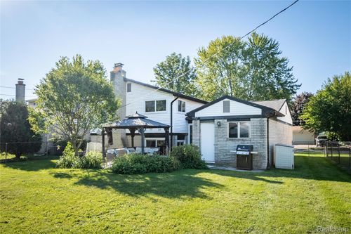 39912 Edmundton Dr, Canton, MI, 48187-4217 | Card Image