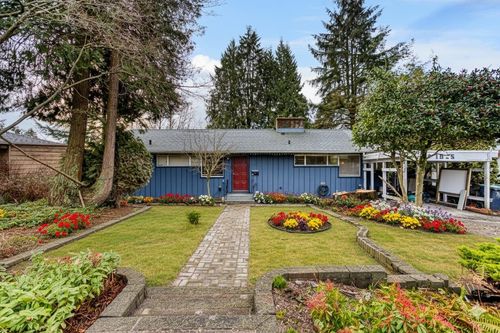 1025 Ridgewood Dr, North Vancouver, BC, V7R1H9 | Card Image