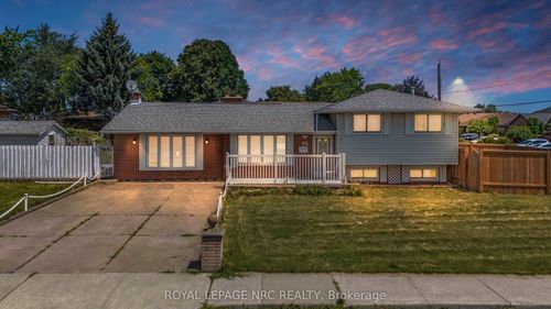 35 Eugene St, Hamilton, ON, L8H2R1 | Card Image