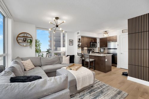 917-1060 Sheppard Ave W, North York, ON, M3J0G7 | Card Image