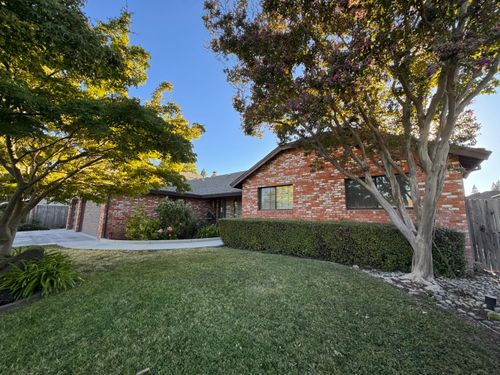 7064 Gloria Drive, Sacramento, CA, 95831 | Card Image