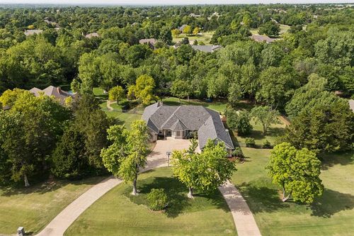 2017 Shadow Lake Dr, Edmond, OK, 73025-1729 | Card Image