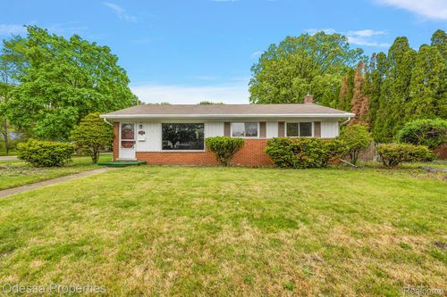 32038 Pembroke St, Livonia, MI, 48152-1516 | Card Image