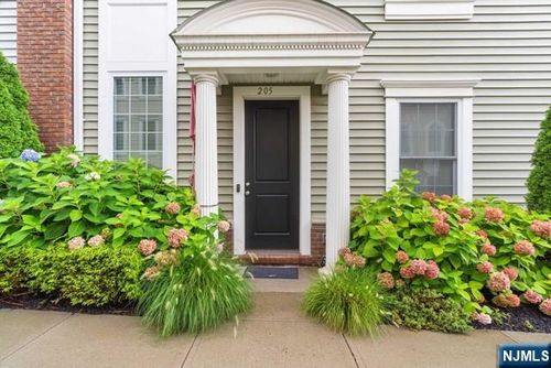 205 Roosevelt Dr, Wood Ridge, NJ, 07075-2524 | Card Image