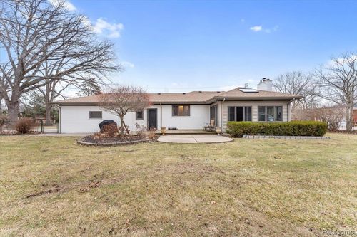 21524 Thorofare Rd, Grosse Ile, MI, 48138-1452 | Card Image