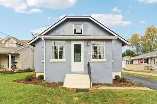 796 Parkway Ave, Elgin, IL, 60120-2368 | Card Image