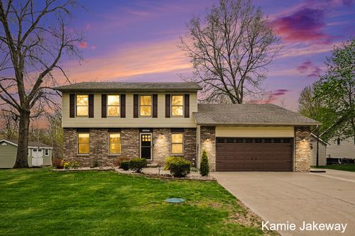 10858 Wildwood Dr, Greenville, MI, 48838-8154 | Card Image