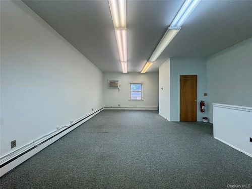 1091 Country Rd, Stony Brook, NY, 11790-1922 | Card Image