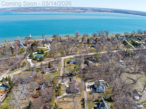 19580 Parke Ln, Grosse Ile, MI, 48138-1023 | Card Image