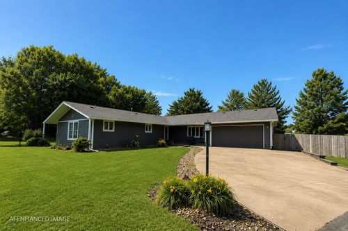 201 Oak Park Cir, Parkersburg, IA, 50665-1062 | Card Image