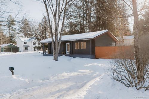 33 4th St, Narrowsburg, NY, 12764-6040 | Card Image