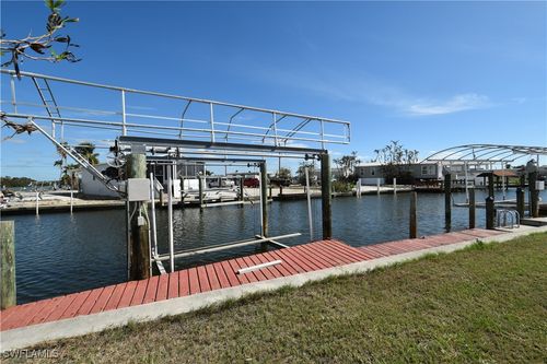 16 Nancy Ln, Fort Myers Beach, FL, 33931-2937 | Card Image