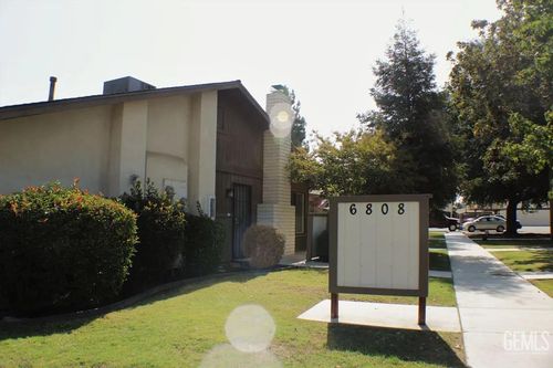 6808 N Half Moon Drive, Bakersfield, CA, 93309 | Card Image
