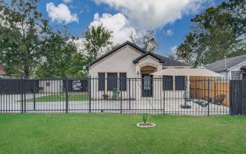 1-2-8040 Howton St, Houston, TX, 77028-4646 | Card Image