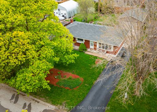 286 Forest Glen Cres, Mount Forest, ON, N0G2L2 | Card Image
