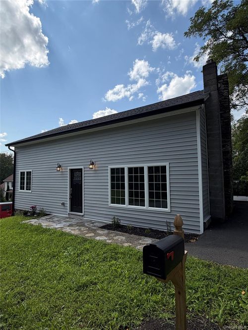 12 Berry Ln, Newburgh, NY, 12550-1729 | Card Image