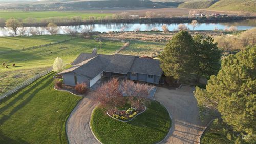 1185 E Cleveland Ave, Glenns Ferry, ID, 83623-4703 | Card Image