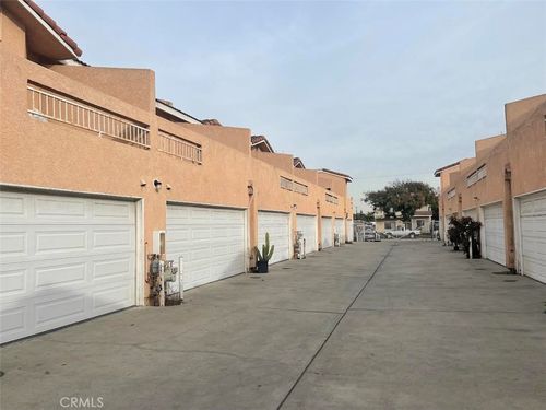a-20725 Seine Avenue, Lakewood, CA, 90715 | Card Image