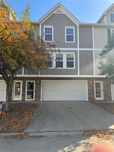 5535 Boston Court, Condo with 2 bedrooms, 2 bathrooms and null parking in Johnston IA | Image 1