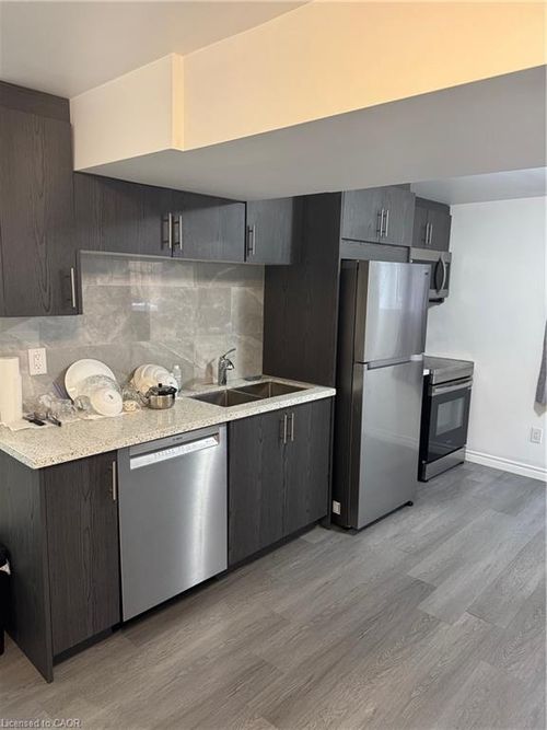 2-107 Victoria Ave N, Hamilton, ON, L8L5E6 | Card Image