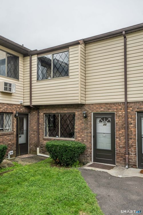 25-2 Craftwood Rd, Waterbury, CT, 06704-2466 | Card Image