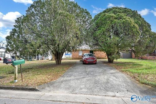 410 11th Ave Sw, Decatur, AL, 35601-2122 | Card Image