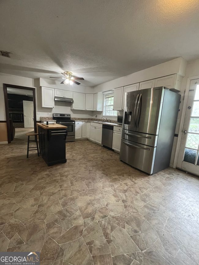 5930 Trudie Rd, House other with 3 bedrooms, 2 bathrooms and null parking in Patterson GA | Image 4