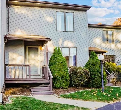 8-8 Kristee Cir, West Warwick, RI, 02893-7508 | Card Image