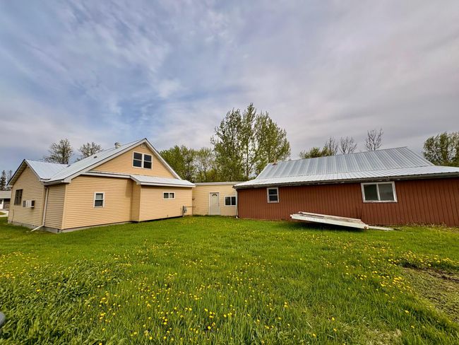 Back side of home | Image 10