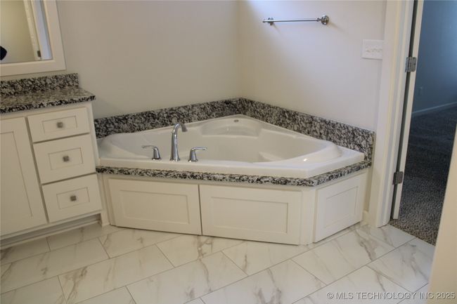 7906 Chestnut Ave, House other with 3 bedrooms, 2 bathrooms and null parking in Broken Arrow OK | Image 18