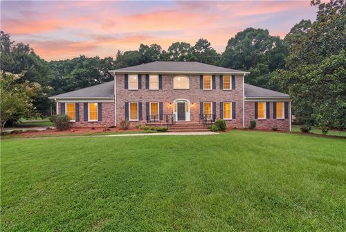 560 Hawthorne Dr, Fayetteville, GA, 30214-1217 | Card Image